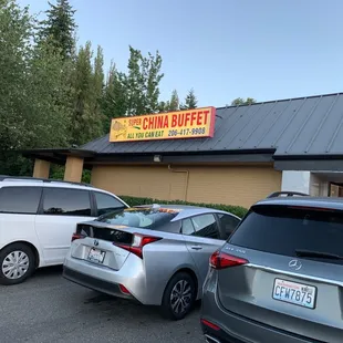 cars parked in front of the restaurant