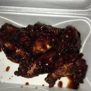 Wings with garlic sauce