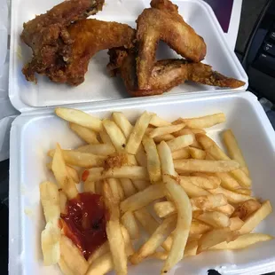 Chicken wings and fries combo