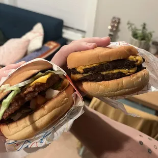 Veggie burger &amp; cheeseburger