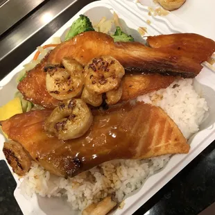 Best and fresh in the area. Salmon and shrimp with white rice