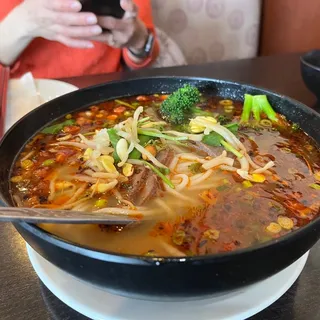 23. Hot and Spicy Beef Vermicelli Soup