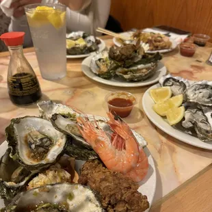 a table full of oysters and shrimp