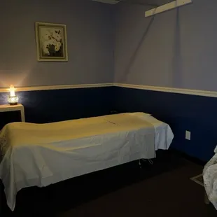 This is a new owner, the shop is very clean, my massage therapist is Lily, she can accurately know my pain points, I will come back