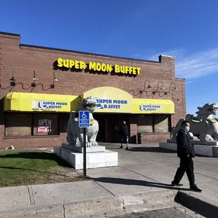 the entrance to the restaurant