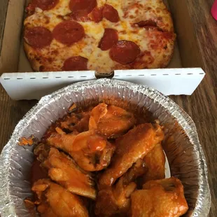 Personal pizza with hot wings perfect for munchies. Bomb.