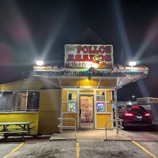 outside, pizza