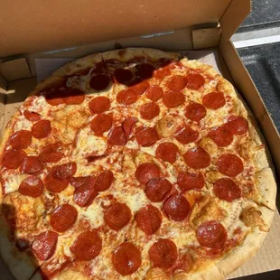 Lrg pep pizza