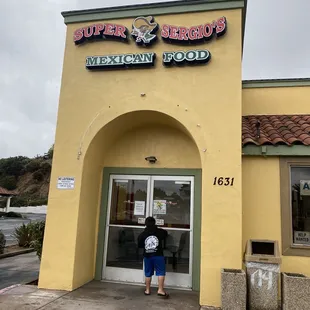 the entrance to a mexican food restaurant