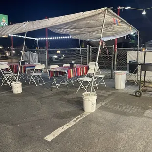 Dine in seating