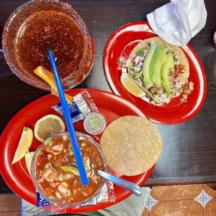 Coctel de camarón, tostada de camarón, michelada