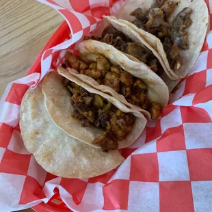 2 buches, 2 tripitas, and 1 al pastor de pollo.