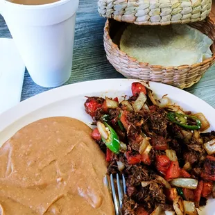 Chilorio con verduras, frijol puerco