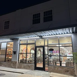 the outside of a restaurant at night