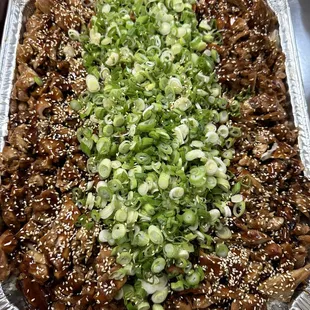Large chicken party tray with no veggies with extra green onions. Always good for special gathering! You can never go wrong with it :)