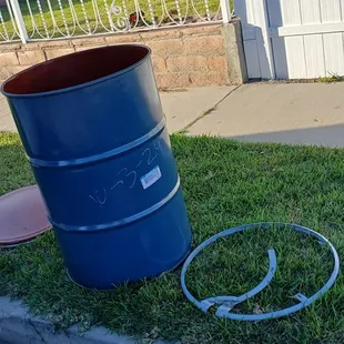 55 Gallon Steel Barrels For Sale $30 ea and Negotiable Prices by the Truckload 424-757-2349 Compton