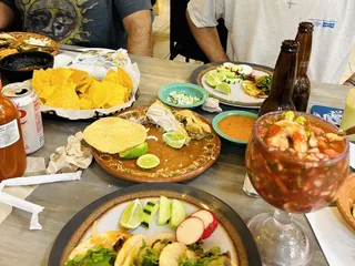 Dos Amigos Market & Cantina