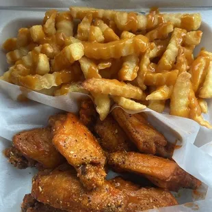10 Piece Wings Combo  Mild/lemon pepper mix Sweet and tangy sauce on fries All flats
