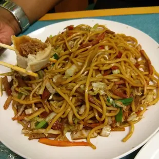 Pork lo mein