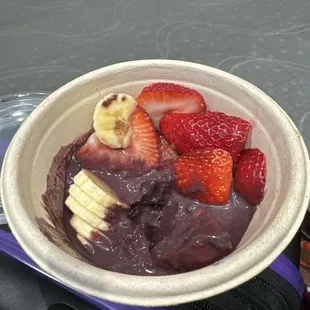 classic acai bowl. overpriced.