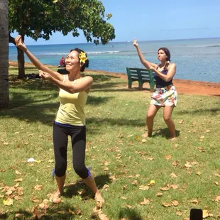 We wanna hula!