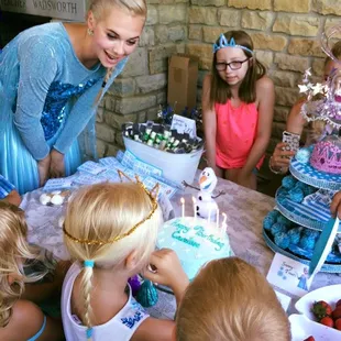 Else the Ice Queen Columbus Ohio 614.224.9568 www.ColumbusParties.com