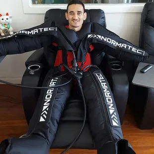 Normatec Compression Max Holloway
