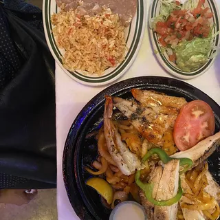 La Costa Deluxe Sizzling Fajitas