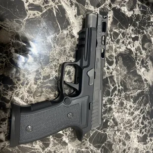 P320 SIG SAUER missing patent "SIG" on handle!