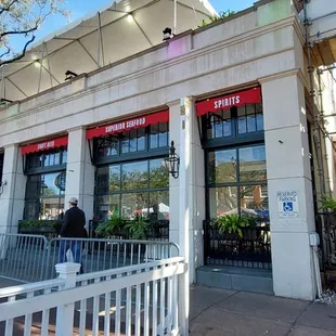 Side access to Superior Seafood