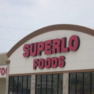 the front of a superlo foods store