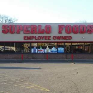 a superlo foods employee owned store