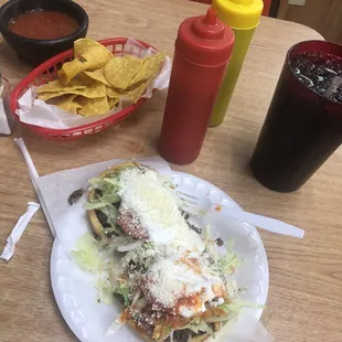 Sopes meal with asada