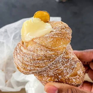 Peaches and cream cruffin