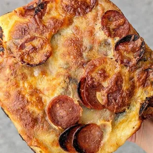 Hot Honey Pepperoni Pizza Focaccia | Instagram: @telephonesmoothie
