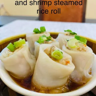 Chef&apos;s special minced taro pork shrimp vermicelli noodles steamed rice rolls