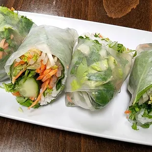 Po Pia Sod: seasoned vegetables with rice noodles wrapped in a soft rice paper.