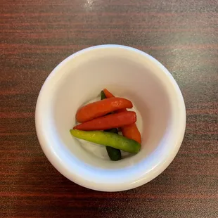 Fresh Thai bird chilis (green and red) - phrik sd!