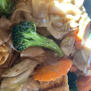 Pad see ew with egg. Tofu, veg