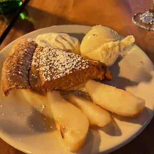 Pumpkin pie ala mode