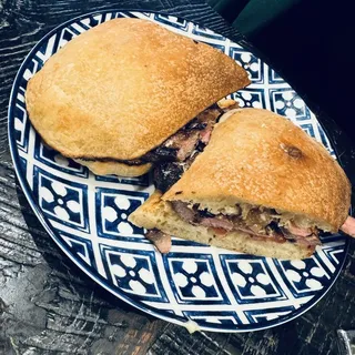 STEAK SANDWICH