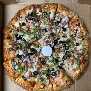Vegetarian Pizza, Large $21 (November 2022)