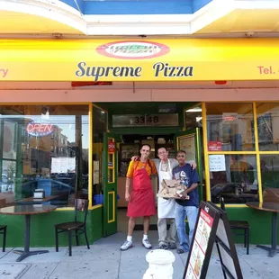 "Supreme" staff was happy to pose for me.kool!