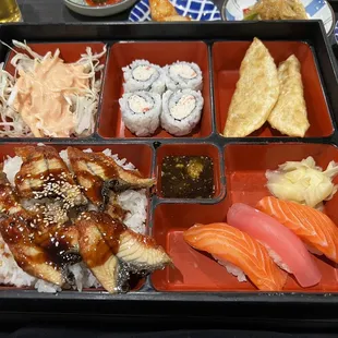 Eel plate with sushi