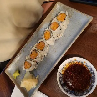 Spicy scallop crunch roll