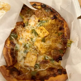 Tandoor paneer pizza