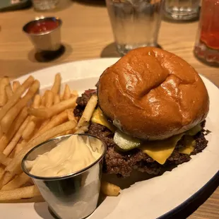 Cheeseburger and fries (get the aioli!!)