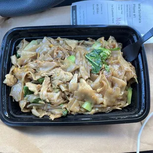 Pad see ew with chicken