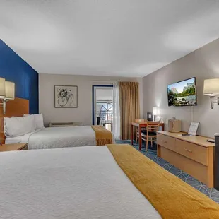 Double Queen Poolview