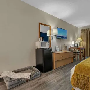 Double Queen Poolside Pet